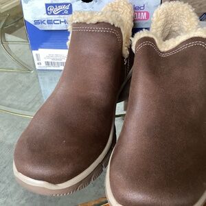 Skechers Buried Treasure- low boot chocolate color size 6